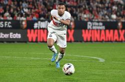法国甲级联赛姆巴佩射空门脱靶，大巴黎获胜后升至第三