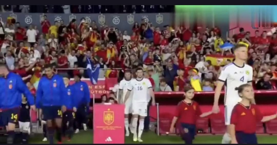 阿尔瓦罗·莫拉塔:西班牙男足阿尔瓦罗·莫拉塔破门 2-0战胜苏格兰