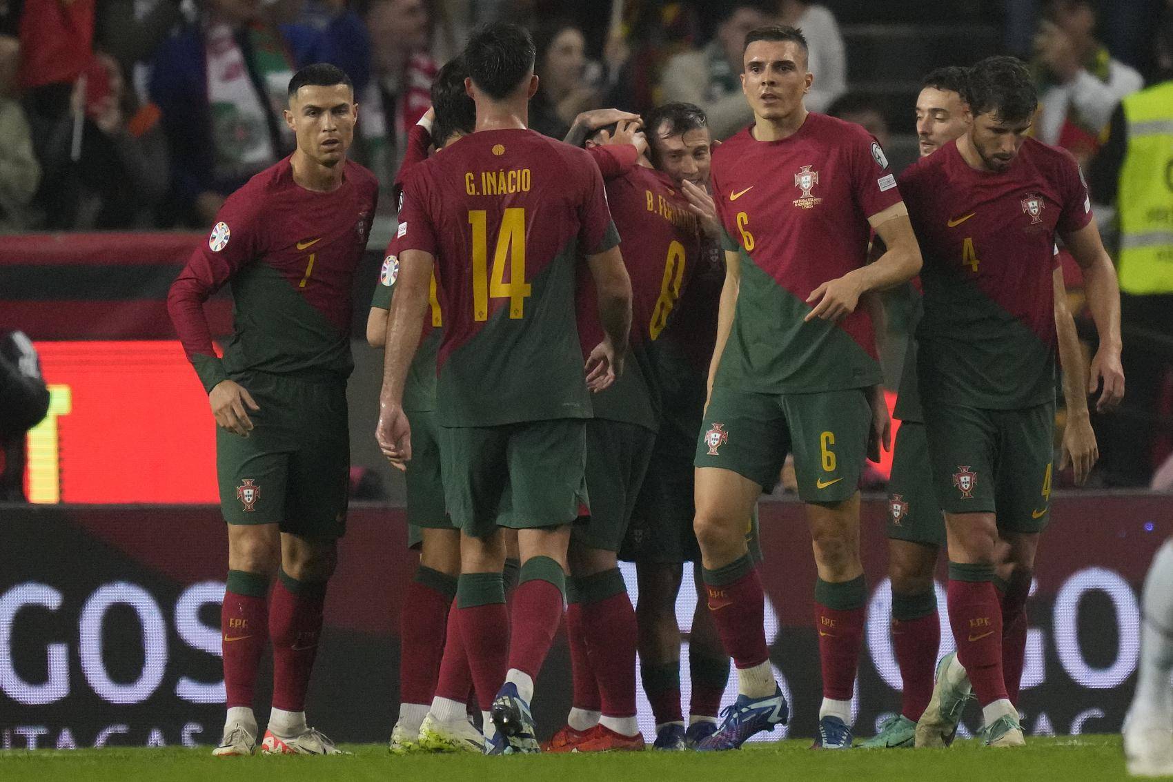 欧洲杯:欧洲杯葡萄牙完胜冰岛欧洲杯，成为首支以全胜战绩踢完小组赛的联队