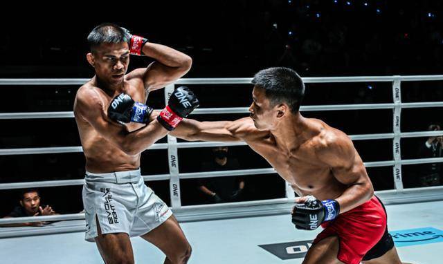 ONE冠军赛:中国“战狼”胡勇仅用63秒TKO印尼摔跤冠军ONE冠军赛，接连三连赢ONE冠军赛