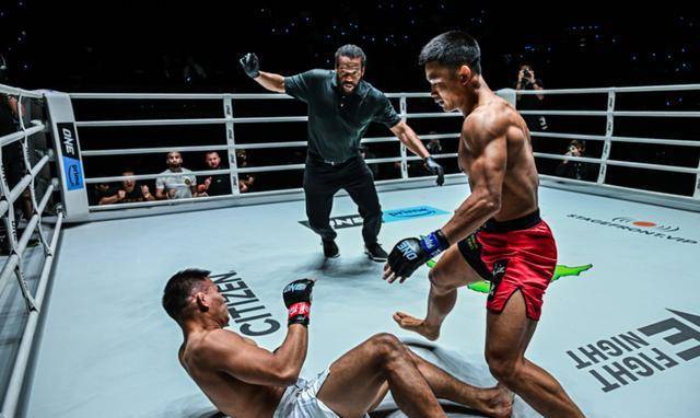 ONE冠军赛:中国“战狼”胡勇仅用63秒TKO印尼摔跤冠军ONE冠军赛，接连三连赢ONE冠军赛