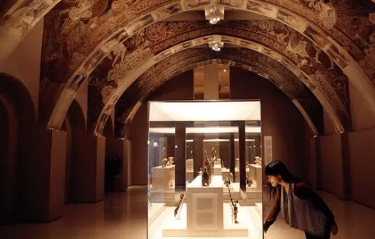 巴塞罗那:巴塞罗那博物馆推出“裸体看展”