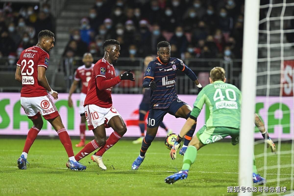 法国甲级联赛:法国甲级联赛，蒙彼利埃vs布雷斯特，好一招一脚开天门法国甲级联赛。