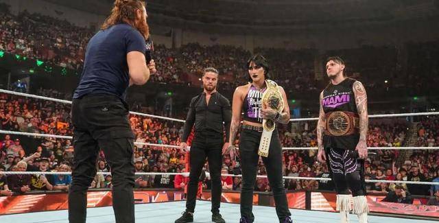 WWE:屡遭针对WWE，WWE选手发文警告达米安，多米尼克主动缓解矛盾！