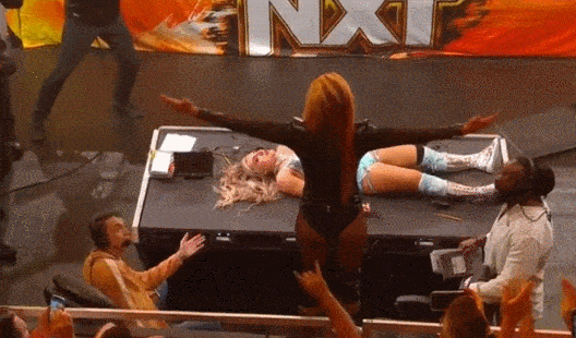 WWE:贝基林奇时隔8年再战WWE发展联盟WWE，直捣黄龙斩获NXT女子冠军！