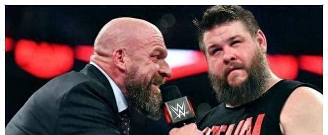 WWE:WWE计划有变WWE，欧文斯缺席节目另有蹊跷，或将与萨米反目成仇……