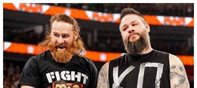 WWE:WWE计划有变WWE，欧文斯缺席节目另有蹊跷，或将与萨米反目成仇……