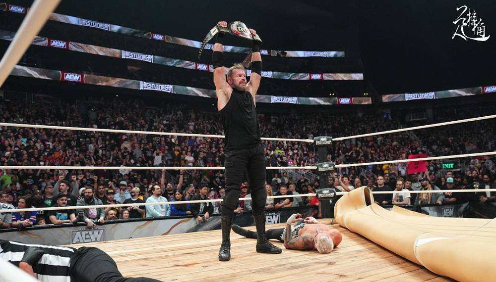 WWE:“限制级巨星”首秀AEWWWE，两位WWE名人堂传奇罕见同框！