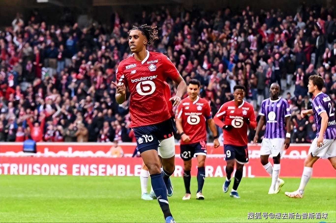 法国甲级联赛:18岁天才中卫闪耀法国甲级联赛法国甲级联赛，引6豪门哄抢，被誉为下一个瓦拉内！
