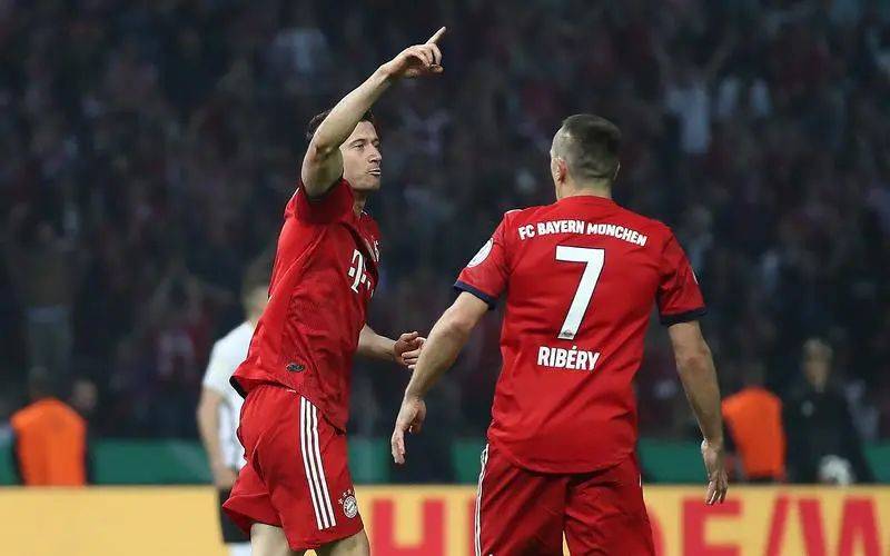 德国甲级联赛:德国甲级联赛法兰克福 VS 拜仁德国甲级联赛，拜仁能否成功冲击榜首？