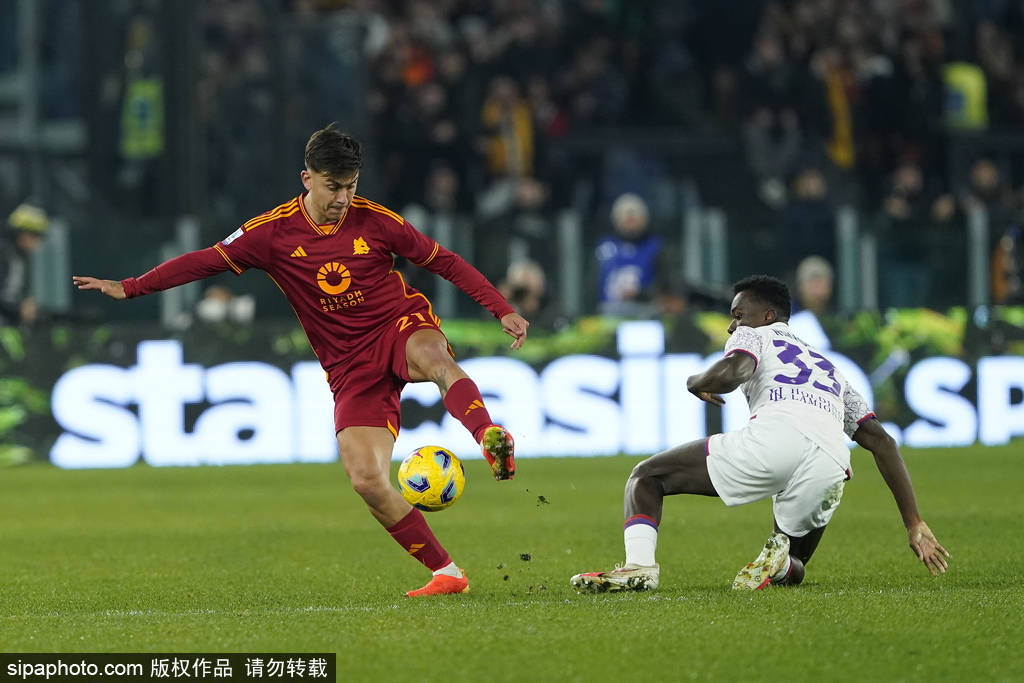 意大利甲级联赛:意大利甲级联赛-迪巴拉助攻伤退卢卡库破门染红 9人罗马1-1紫百合进前四