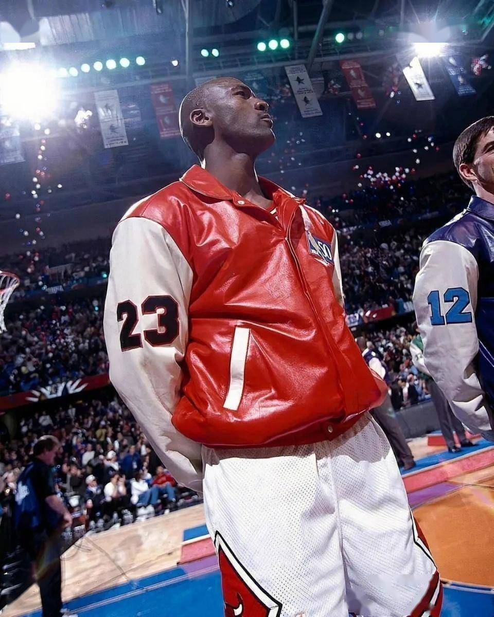 NBA:乔丹在96年拿到了NBA史上第一个3000万年薪NBA，放到现在值多少钱？