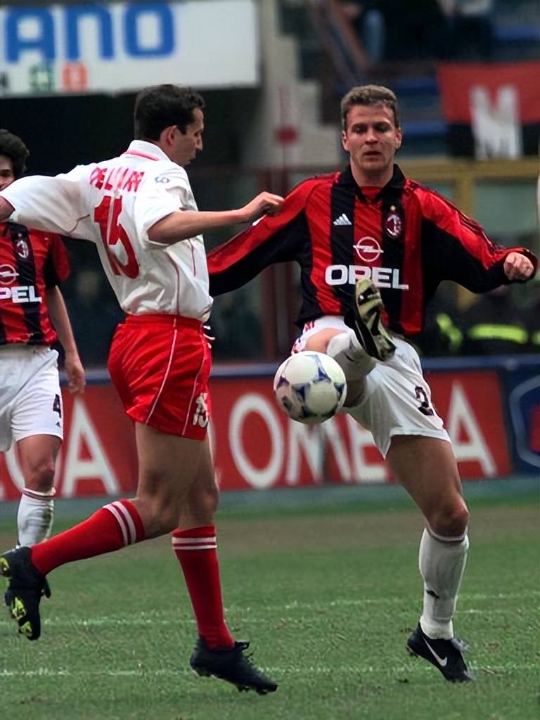 意大利甲级联赛:资讯网提供资料AC米兰1998-1999赛季意大利甲级联赛第24-29轮意大利甲级联赛，开启不败，冲击冠军