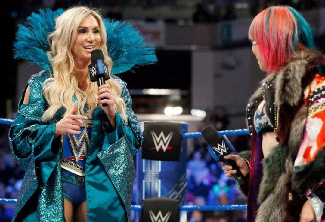 WWE:WWE有意签回莎夏·班克斯WWE，后者狮子大开口，报价高于夏洛特！