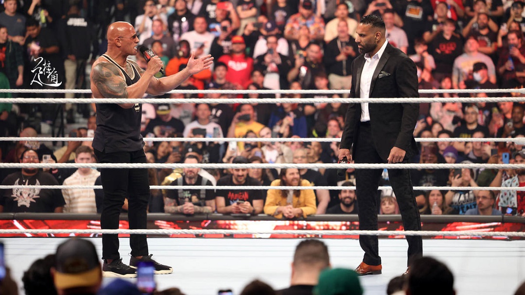 WWE:两位前WWE冠军接连回归WWE，巨石强森剑指“桌子头”罗曼雷恩斯！